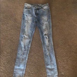 💎ripped skinny jeans w rhinestones👖